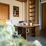 Hetenyi Apartmanhaz Es Birtok بيت ضيافة 4*