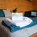 Hetenyi Apartmanhaz Es Birtok بيت ضيافة 4*