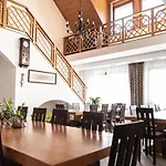 Hetenyi Apartmanhaz Es Birtok بيت ضيافة Mecseknádasd