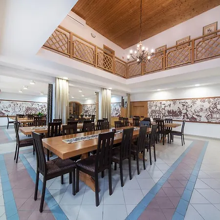 Hetenyi Apartmanhaz Es Birtok