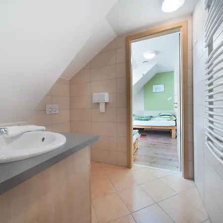 Penzion Hetenyi Apartmanhaz Es Birtok