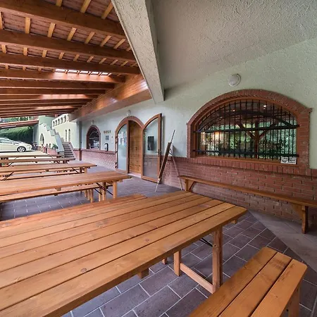 Guest house Hetenyi Apartmanhaz Es Birtok Mecseknadasd