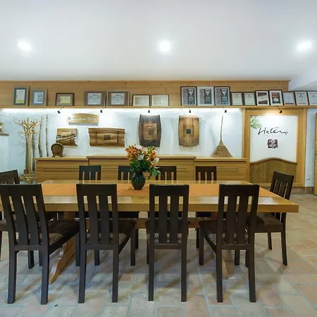 Hetenyi Apartmanhaz Es Birtok