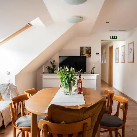 Hetenyi Apartmanhaz Es Birtok Gasthof Mecseknádasd