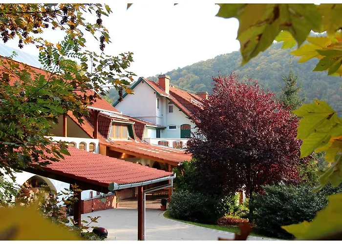 Penzion Hetenyi Apartmanhaz Es Birtok 4*