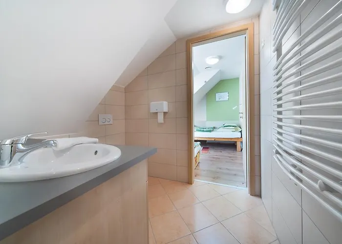Penzion Hetenyi Apartmanhaz Es Birtok