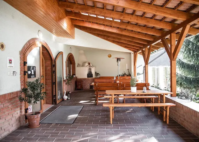 Penzion Hetenyi Apartmanhaz Es Birtok